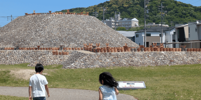 古墳の上へ